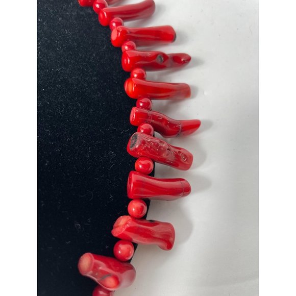 VINTAGE GENUINE RED CORAL BIB TOGGLE NECKLACE - Picture 6 of 8